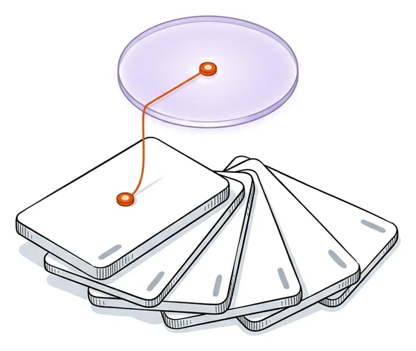 Un éventail de cartes à plat et, au-dessus, une lentille de verre lavande reliée par le fil à la première carte.